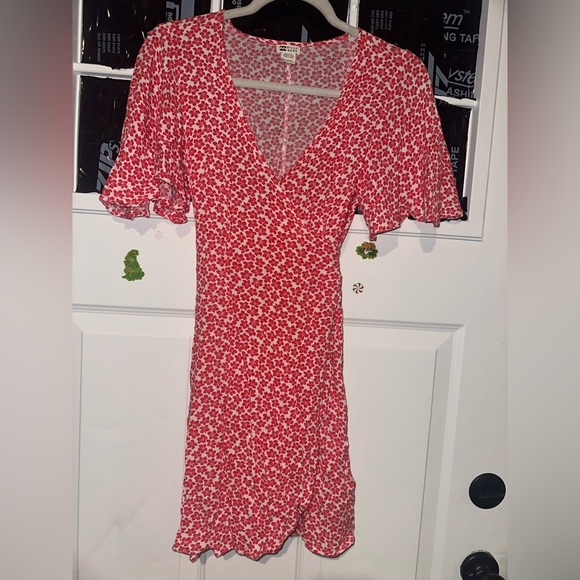 Billabong Dresses & Skirts - Billabong Red and White Floral Blouse